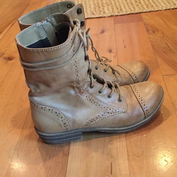 Boots, tan - Picture 2 of 5